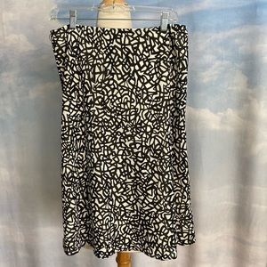New York & Co cream & black lined skirt Sz M